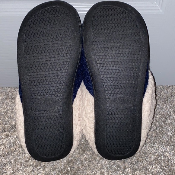 Dearfoams Women’s Sweater Knit Clog Memory Foam Slippers - Picture 2 of 3